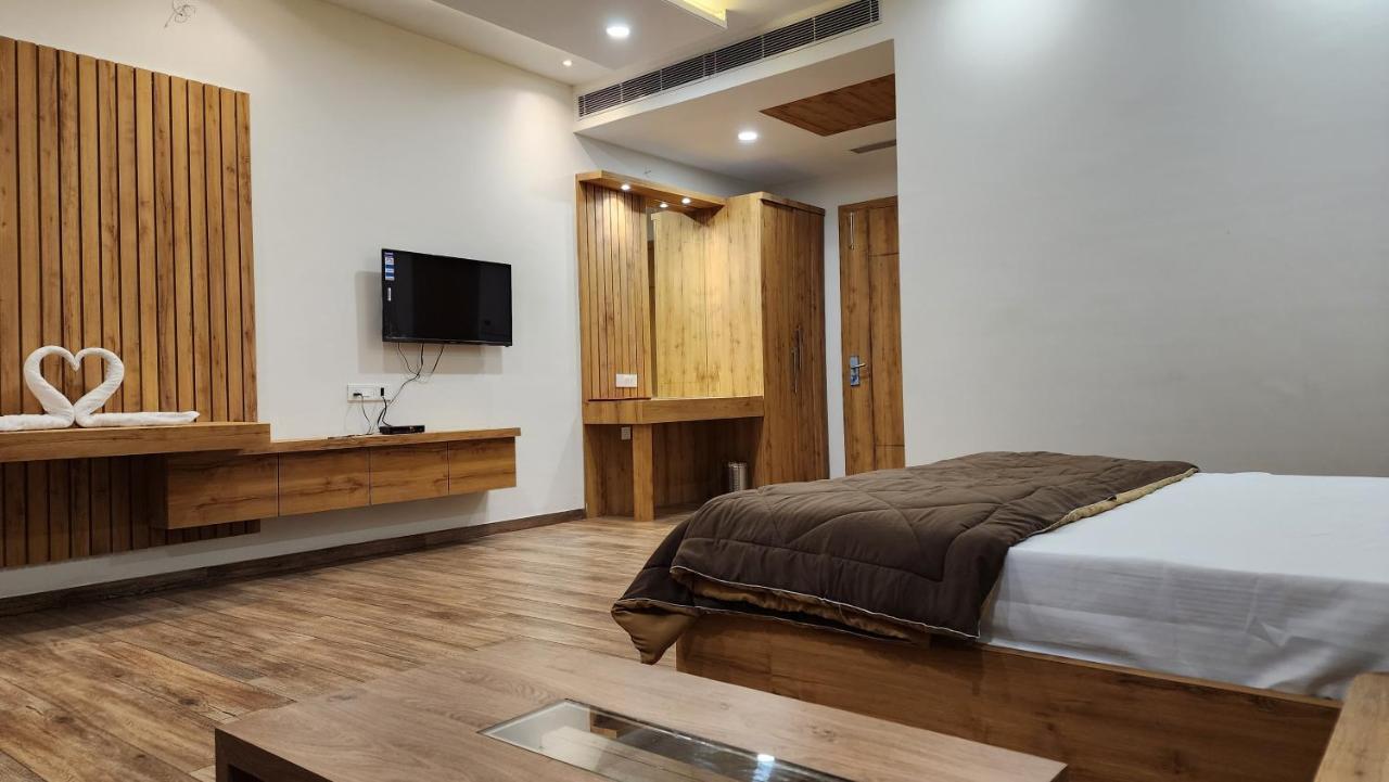 Aanandam Greens Hotel Sehore Buitenkant foto