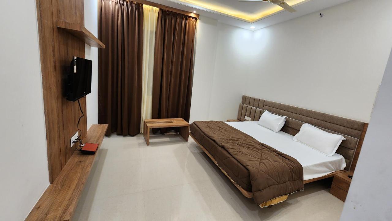 Aanandam Greens Hotel Sehore Buitenkant foto