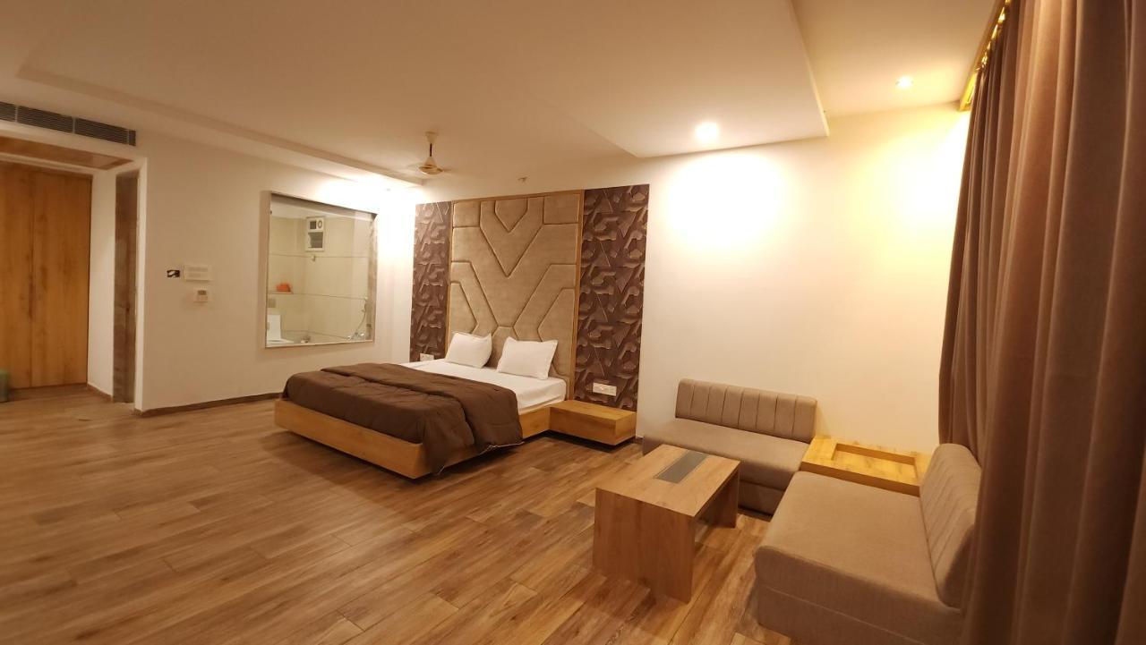 Aanandam Greens Hotel Sehore Buitenkant foto