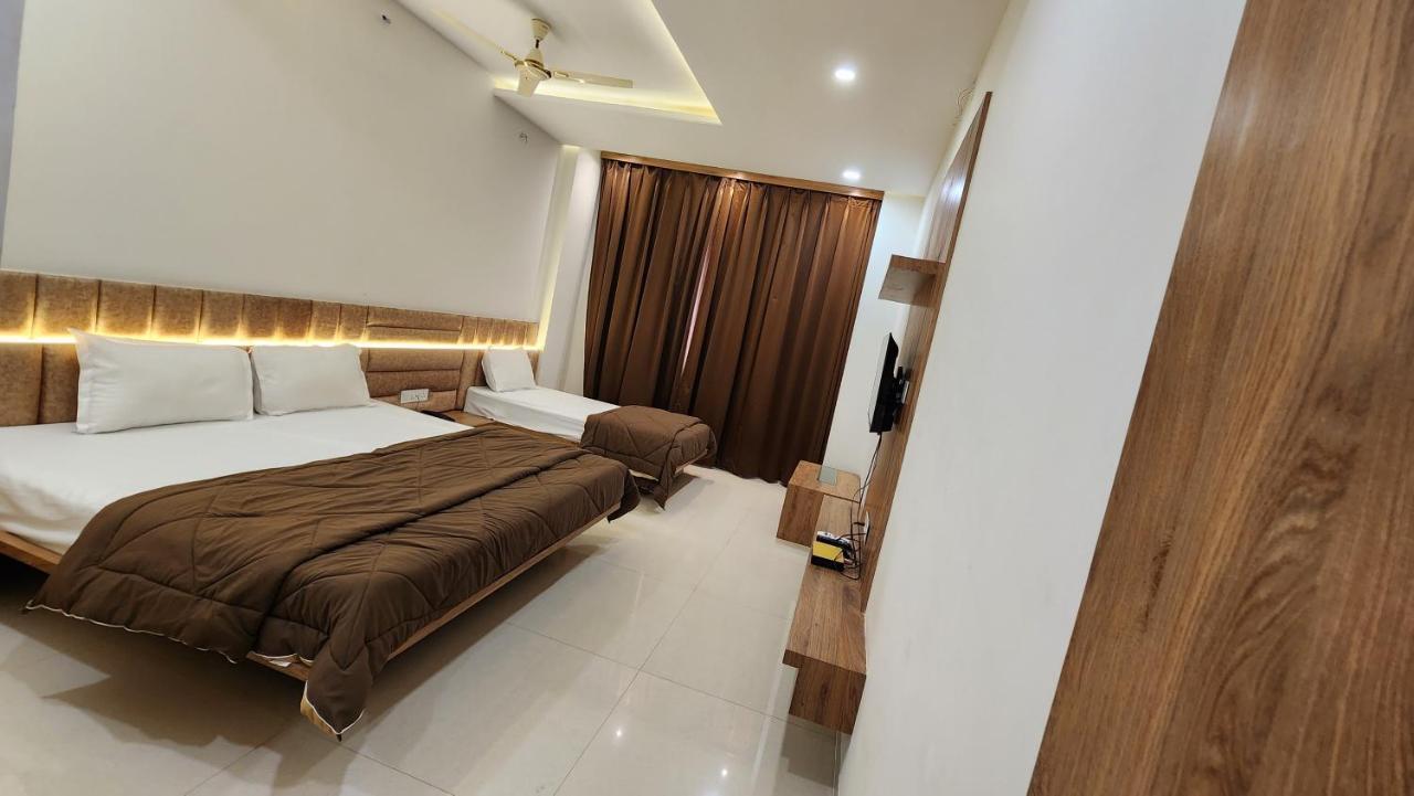 Aanandam Greens Hotel Sehore Buitenkant foto