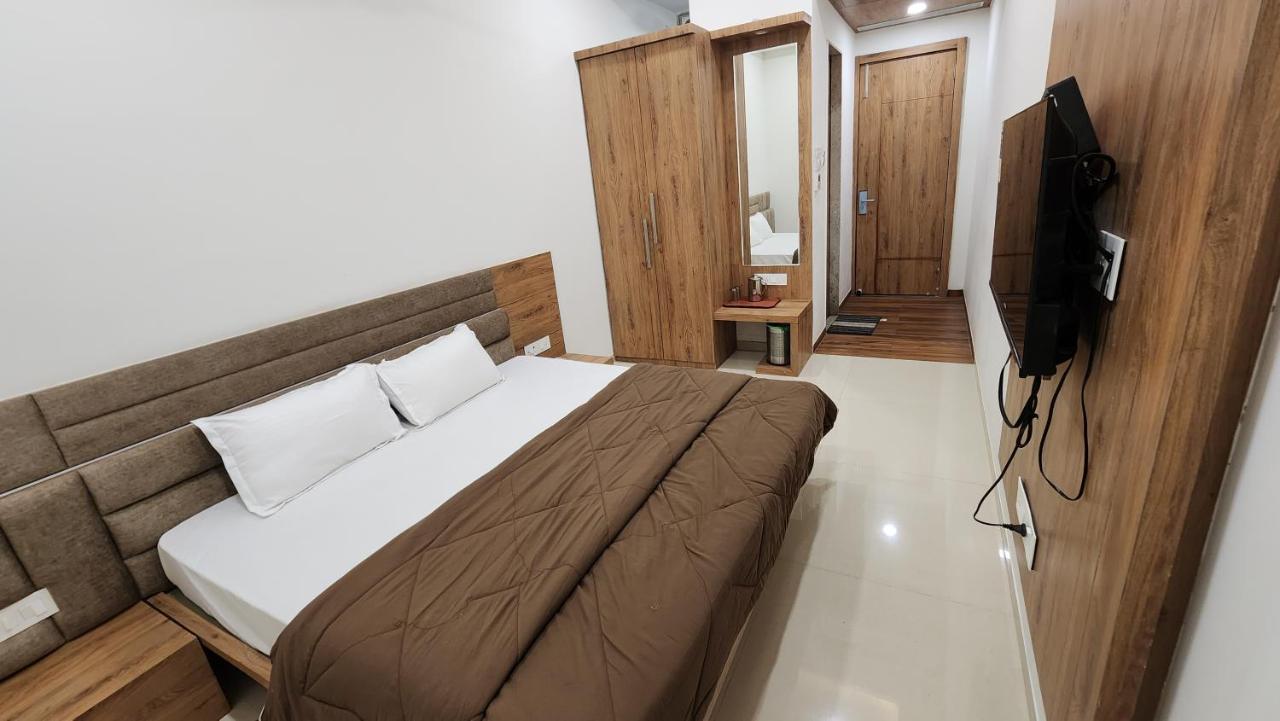 Aanandam Greens Hotel Sehore Buitenkant foto