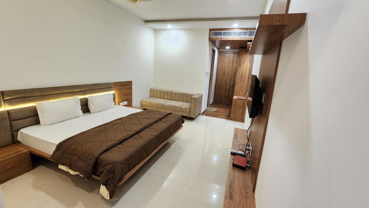 Aanandam Greens Hotel Sehore Buitenkant foto